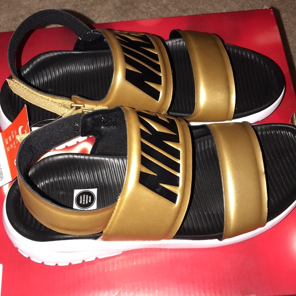 Womens size 6 NIKE sandal - Picture 5 of 5